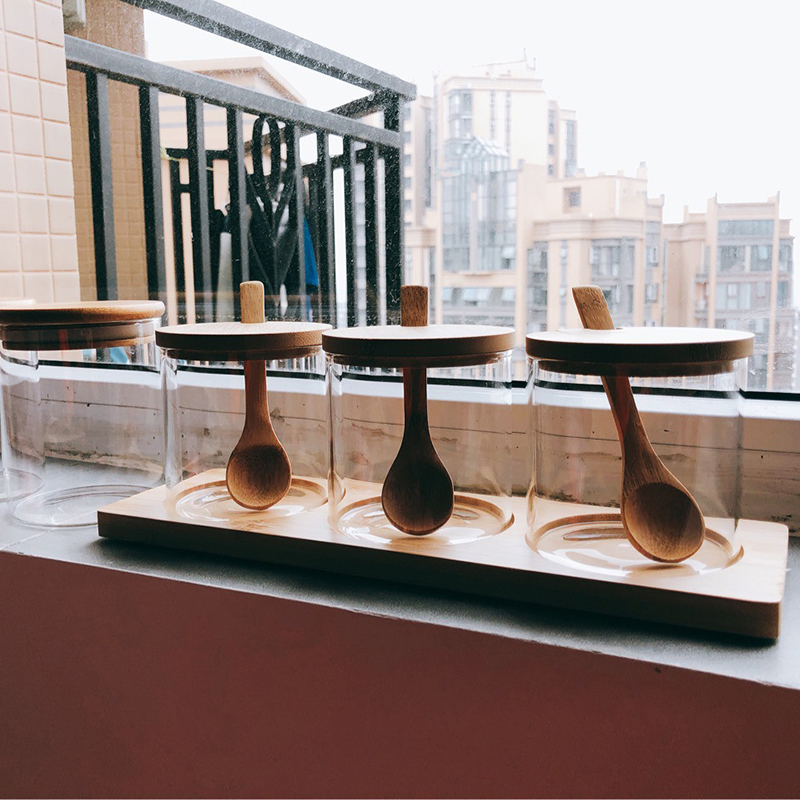 Wholesales 300ml kitchen round bamboo lid glass spice jar set storage spice jar with spoons