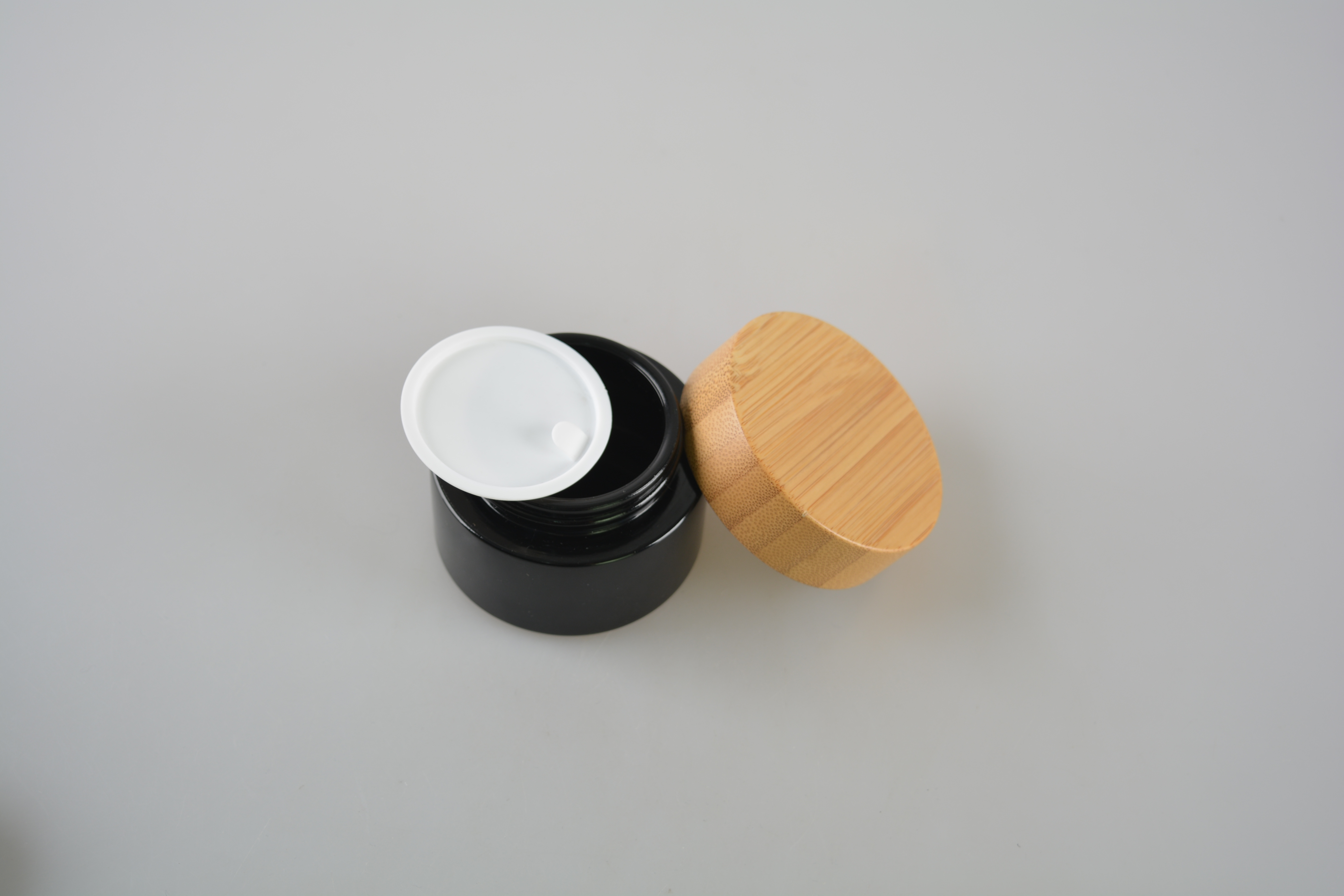black glass cosmetic body cream jar with wood lids for skincare packaging set cosmetic glass jars with wood lid