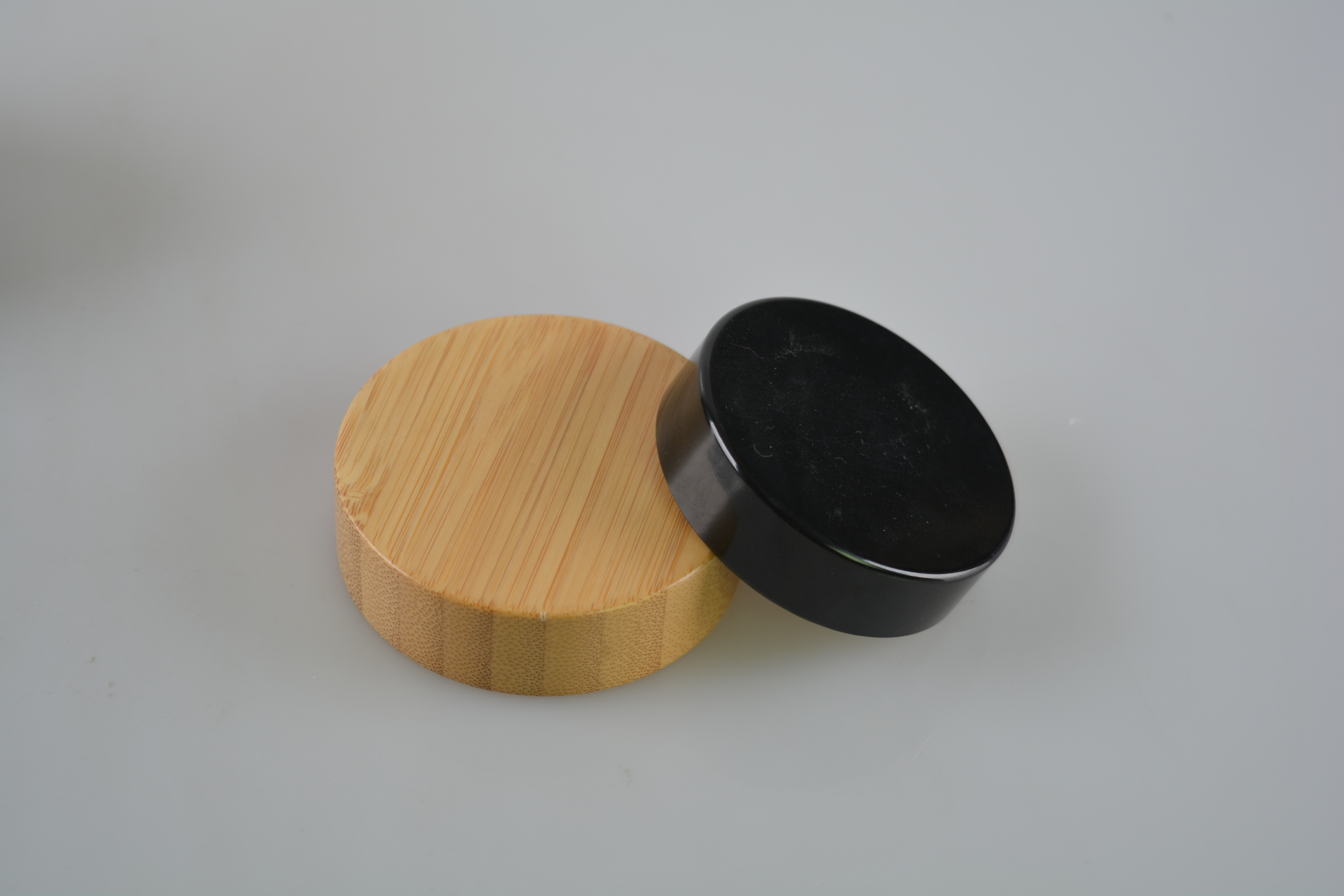 black glass cosmetic body cream jar with wood lids for skincare packaging set cosmetic glass jars with wood lid