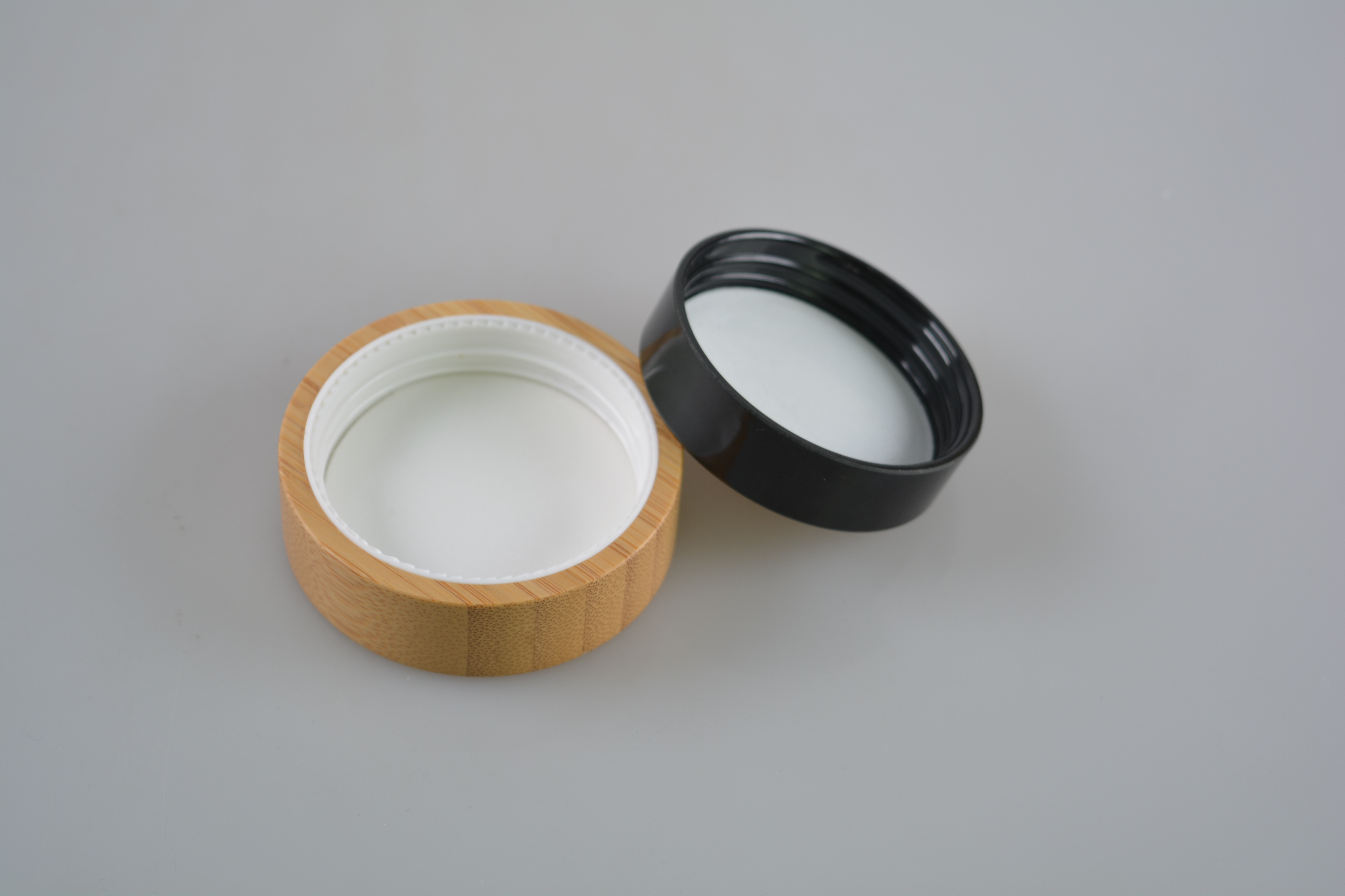 black glass cosmetic body cream jar with wood lids for skincare packaging set cosmetic glass jars with wood lid