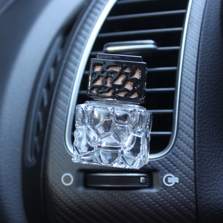 car vent clips air freshener clip natural fragrant oil car perfume honeycomb bottle Fragrance Hanging