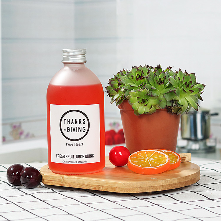 cheap 270ml 350ml 500ml clear or frosted round glass drinking bottle with screw cap