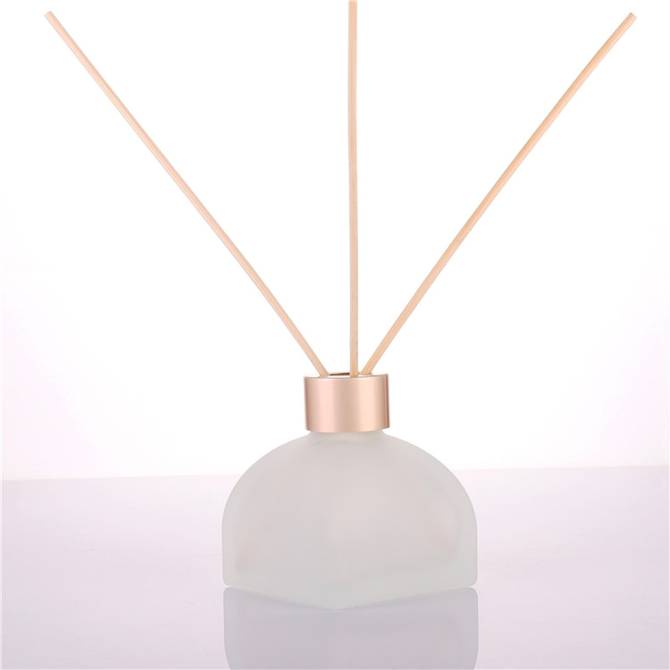 classic square tea color empty round reed diffuser bottle for fragrance