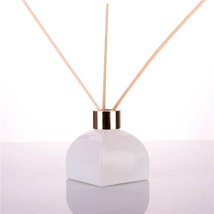 classic square tea color empty round reed diffuser bottle for fragrance