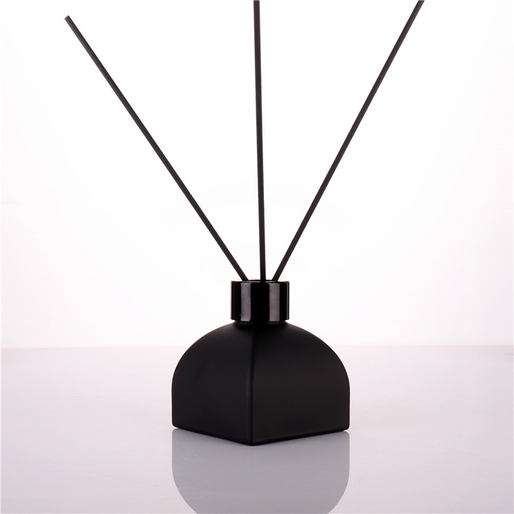 classic square tea color empty round reed diffuser bottle for fragrance