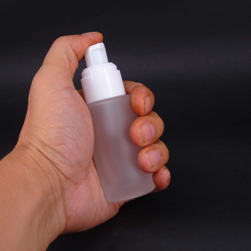 cosmetic 30ml 60ml 120ml glass pump bottle