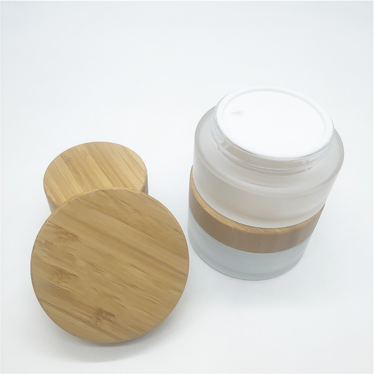 cosmetic Clear amber frosted jar with bamboo lid