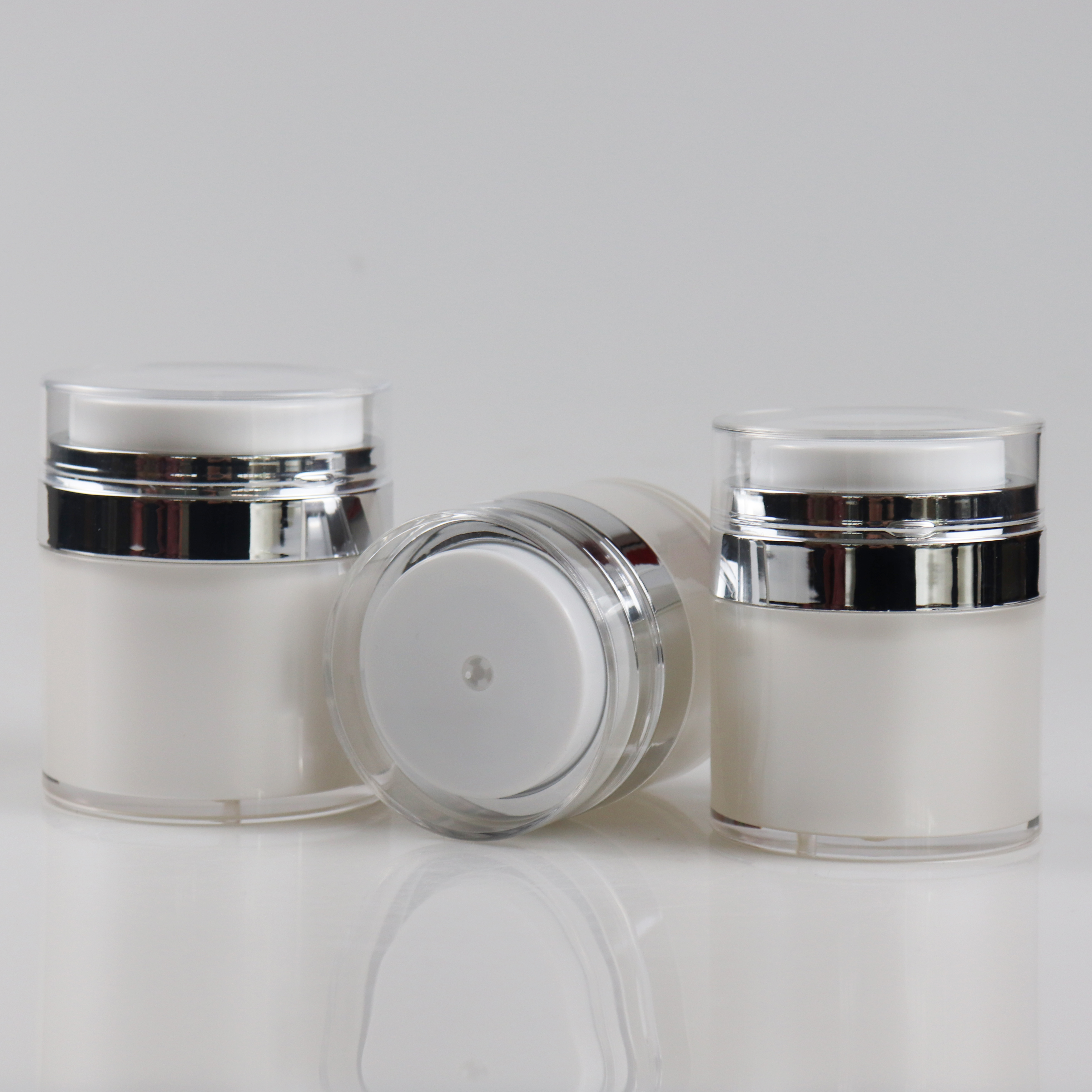 custom 15g 30g 50g popular shiny pearl white and silver airless pump jar