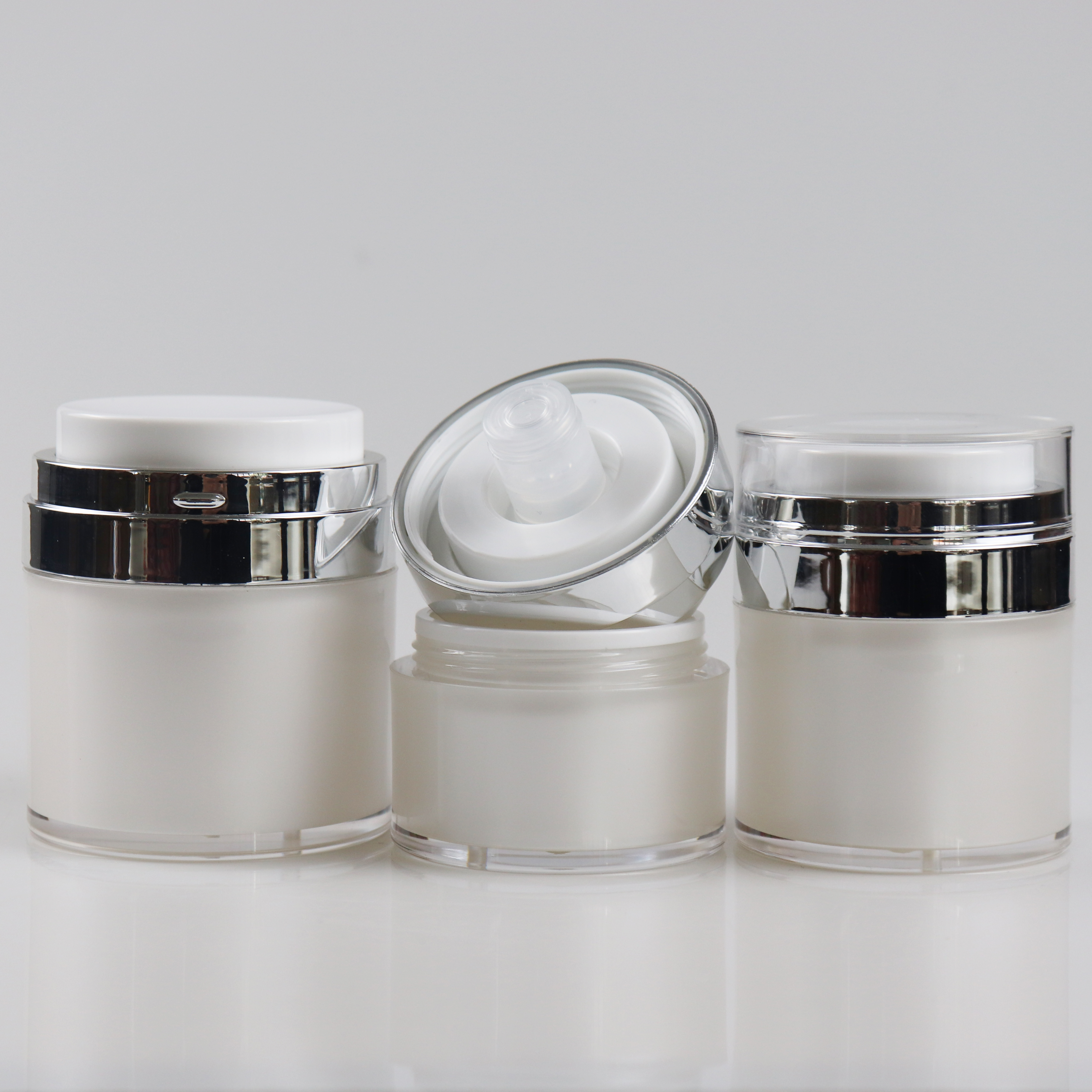 custom 15g 30g 50g popular shiny pearl white and silver airless pump jar
