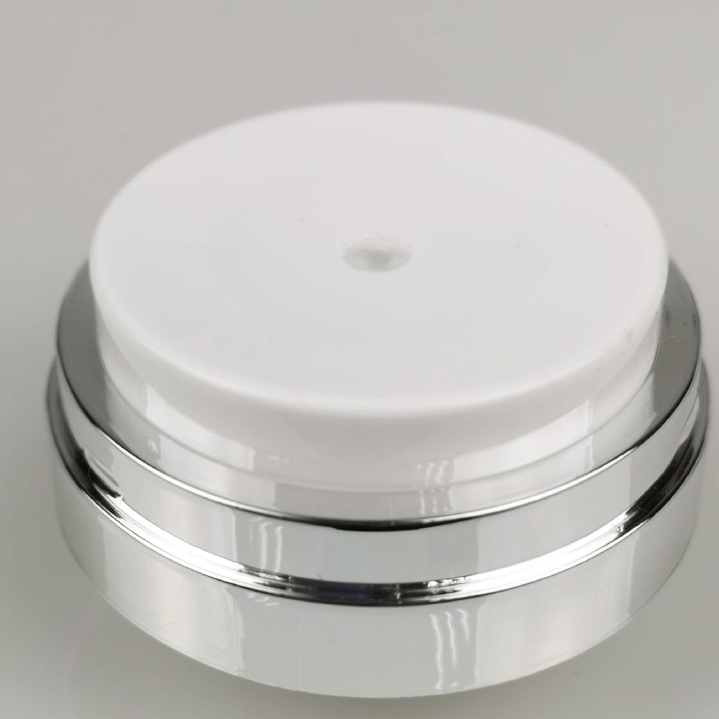 custom 15g 30g 50g popular shiny pearl white and silver airless pump jar