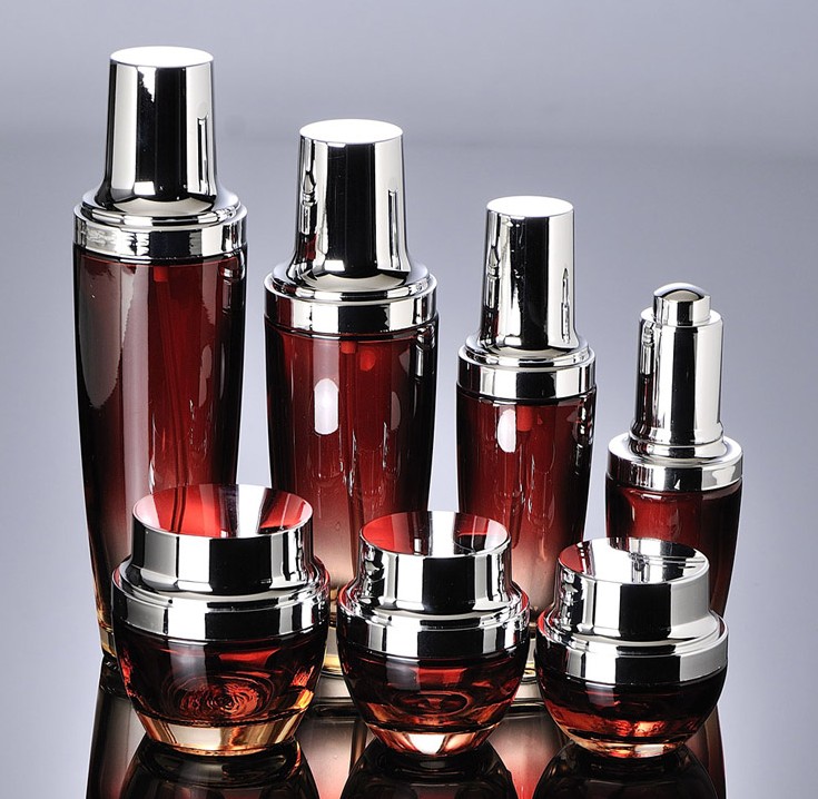 custom cosmetic bottle with silver /gold spray /lotion pump cap
