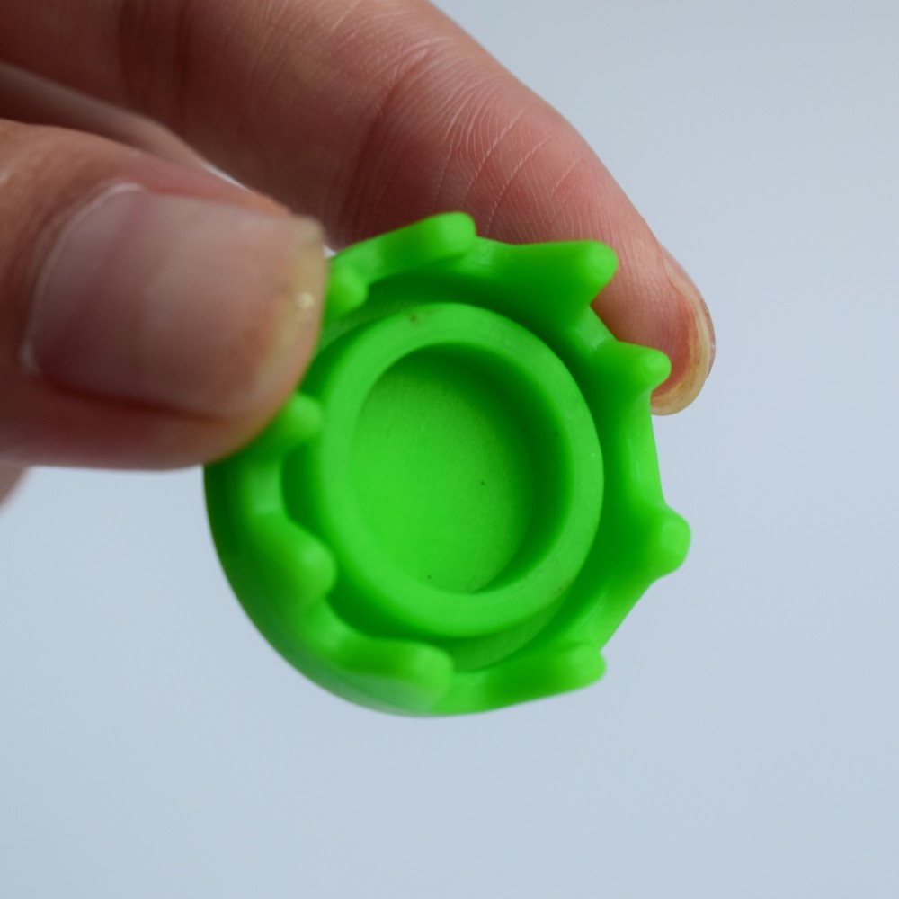 drippy silicone lids with CBD oil concentrate glass jar essential mini concentrate containers silicone lid jars