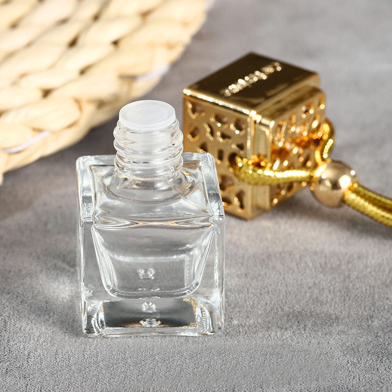 empty car hanging perfume bottles/10ml car hanging perfume bottles/perfume bottle holder for car wooden cap car perfume bottle