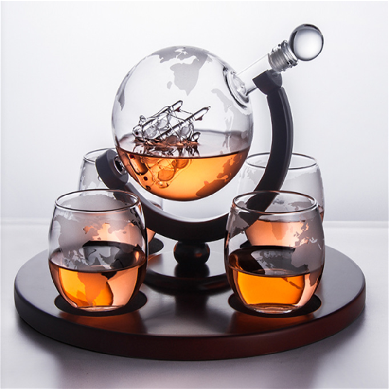 factory directly offer globe shape wine decanter with 2 glasses