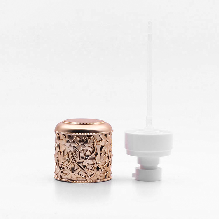 fancy clear empty glass bottle jar with plastic golden emboss lid cosmetic glass jar with screw top lid makeup set bottles