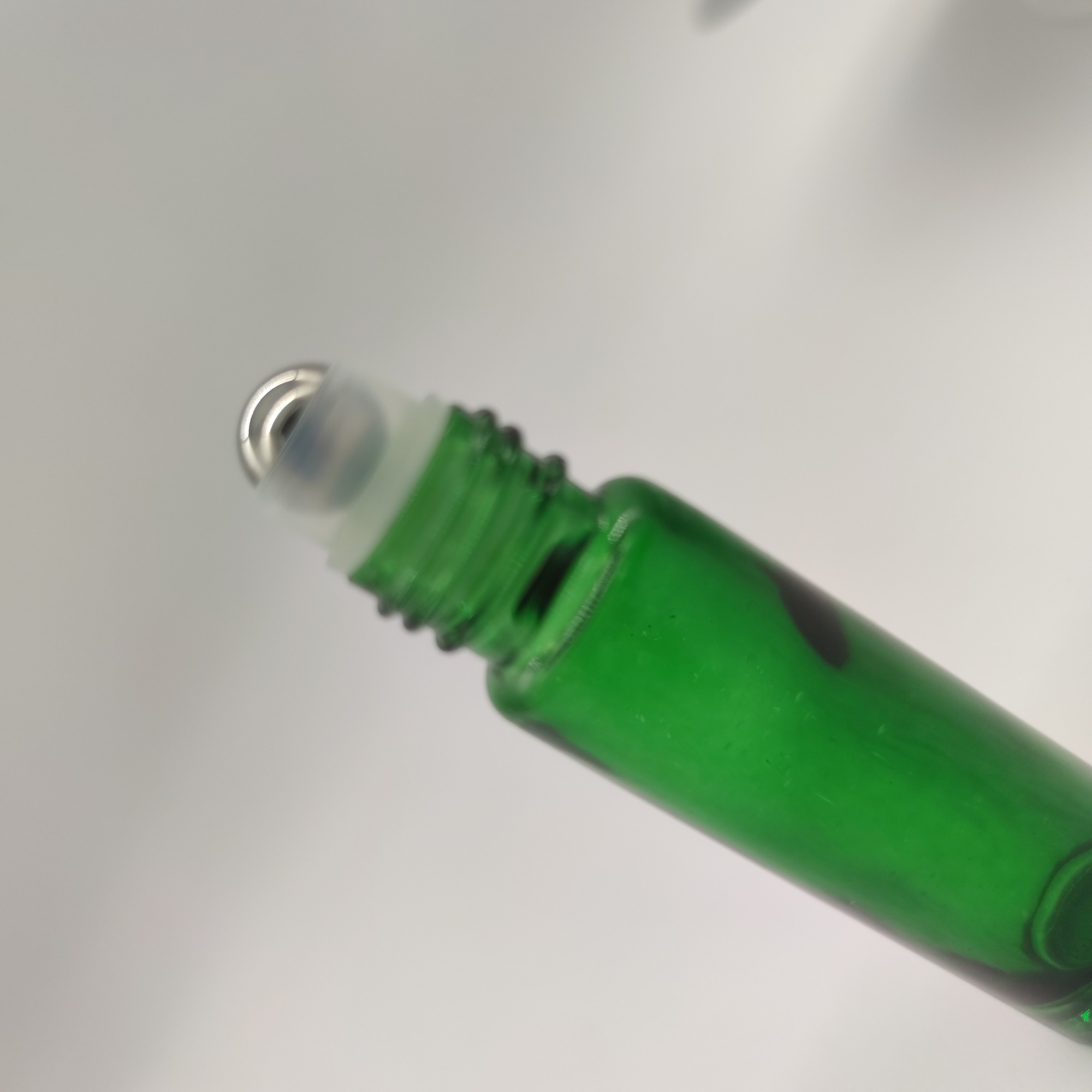 frosted Glass Bottle Stainless Steel Roller Ball 10ml Green Roller Green Bottle Black Cap Essential Oil Bottle