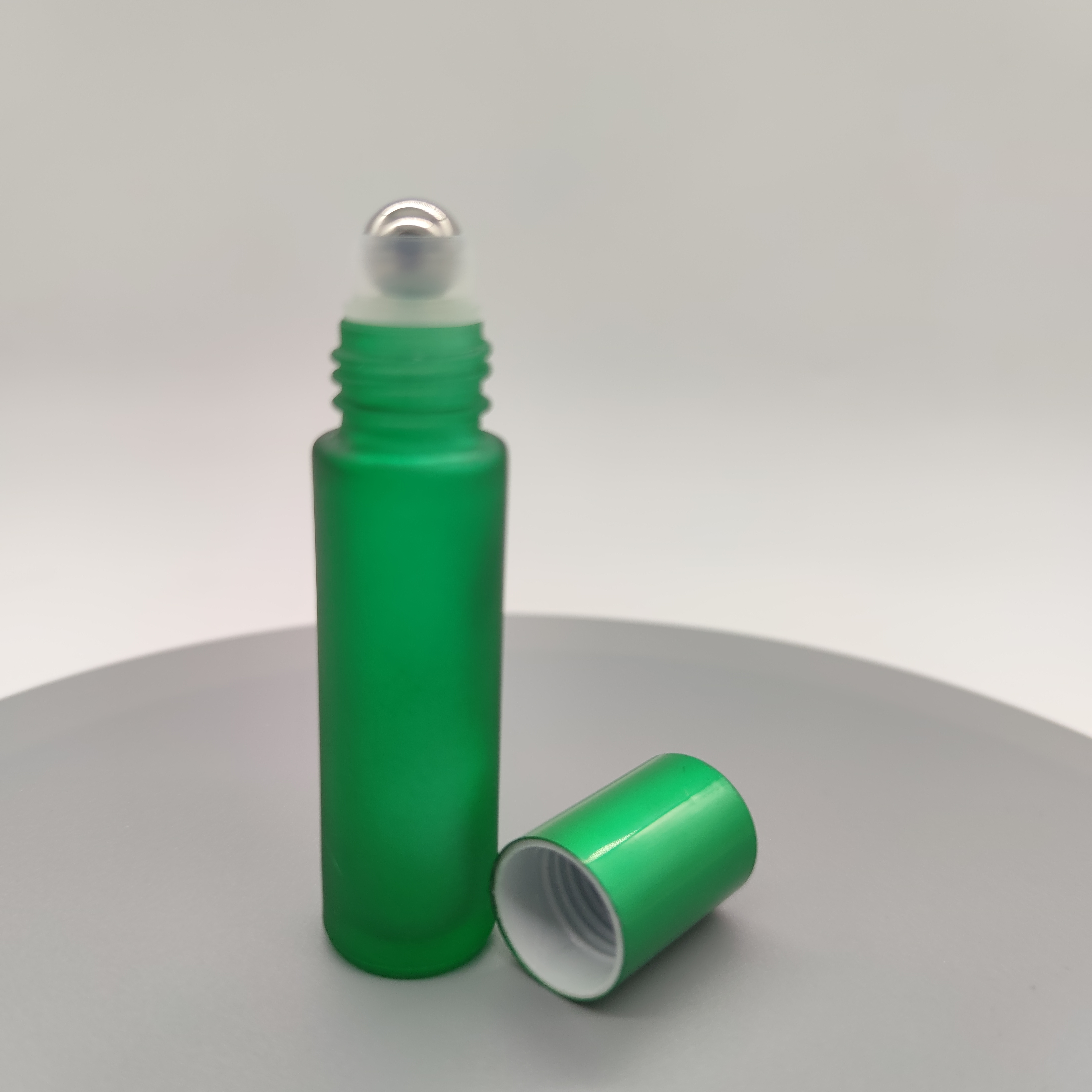 frosted Glass Bottle Stainless Steel Roller Ball 10ml Green Roller Green Bottle Black Cap Essential Oil Bottle