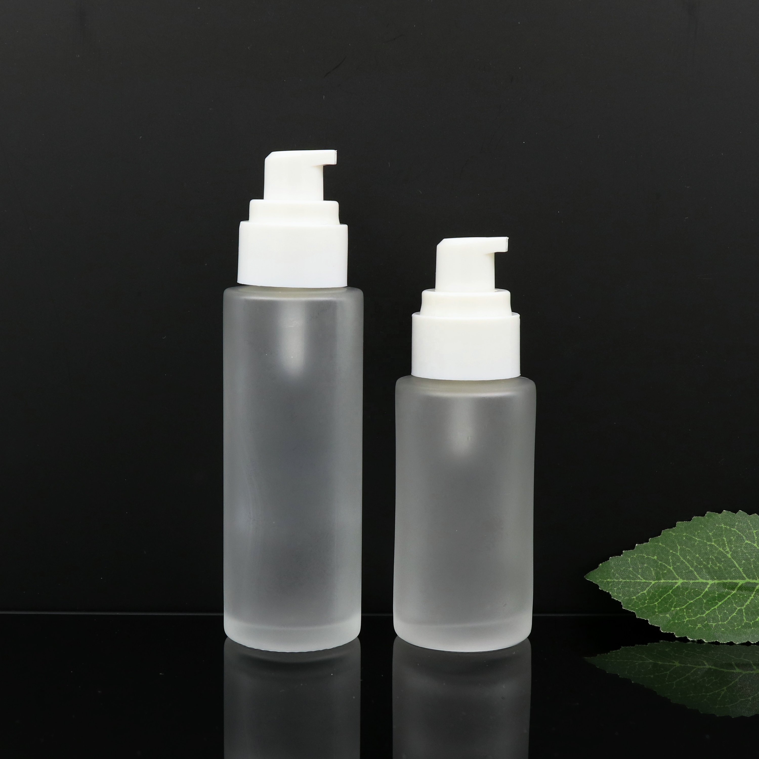 frosted glass pump lotion bottle 10ml 20ml 30ml 50ml 100ml 120ml 150ml clear flat shoulder glass spray bottle for cosmetic
