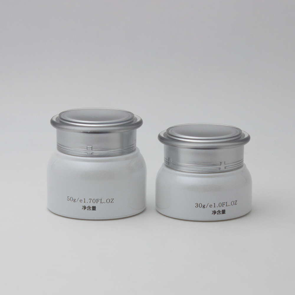 glass container jar for skin care with plastic lid