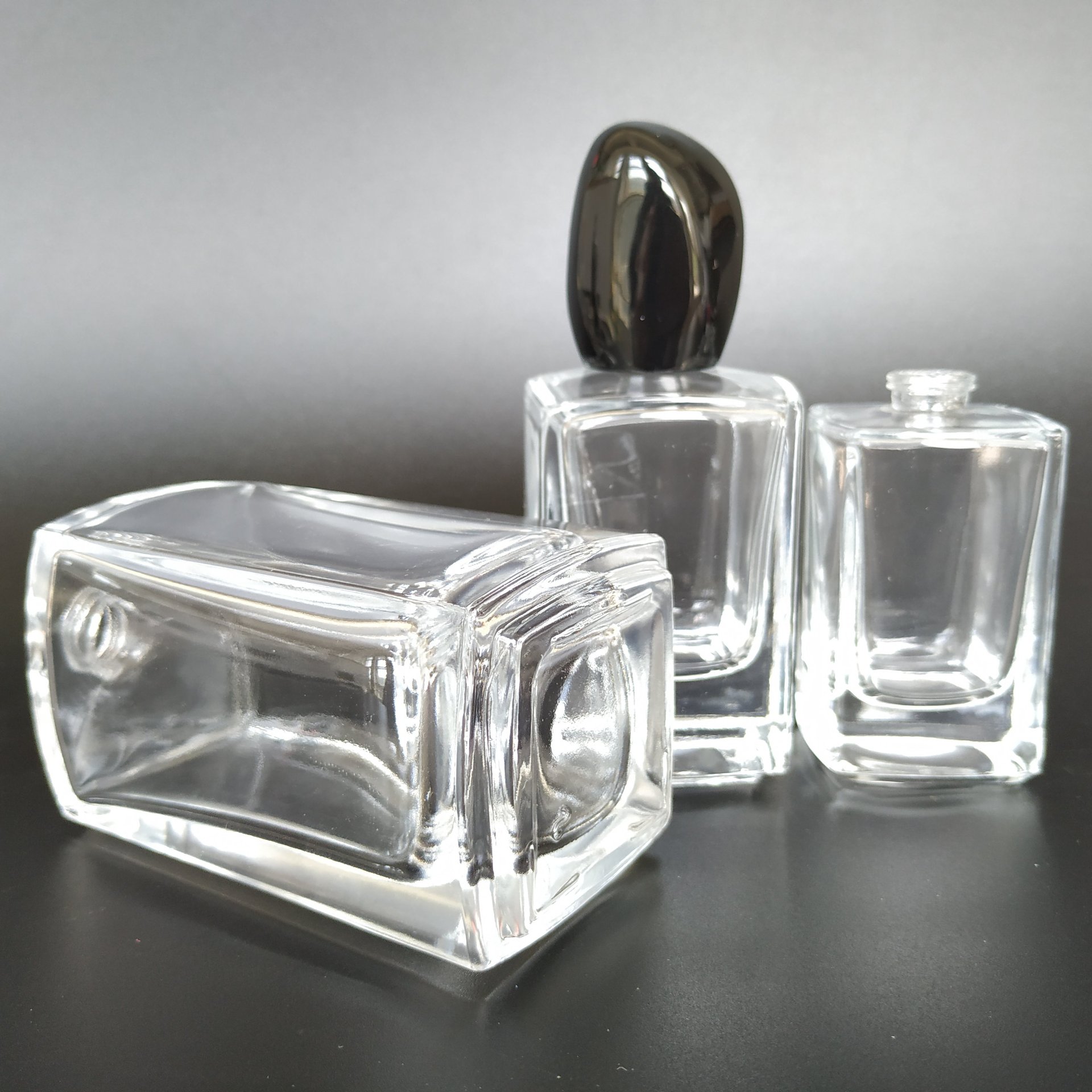 high end luxury free sample popular shaped perfume bottle 30ml 50ml 100ml custom perfume bottle perfume refill bottle