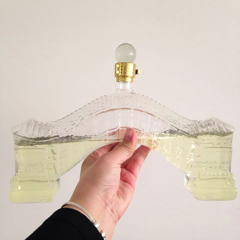 high quality 750ml AK-47 gun shaped glass wine bottle