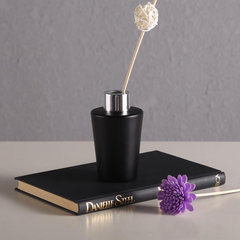 high quality glass diffuser bottle 100ml 200ml reed diffuser bottle room air freshener bottle refillable perfume container