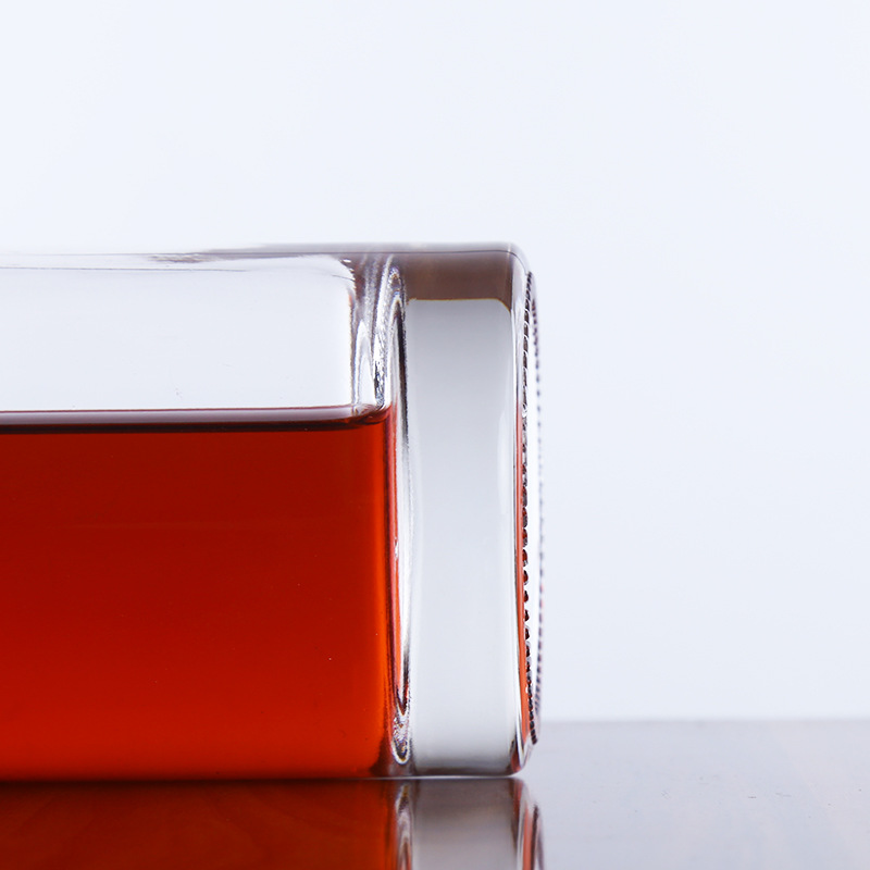 high quality glass vodka bottle with rum cork Gin liquor