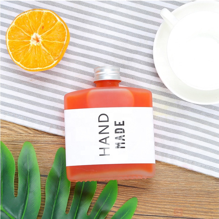 hot refillable drinks packaging 250ml 8oz Reusable Clear glass bottle with cap for milkshakes milk tea cold pressed juice coffee