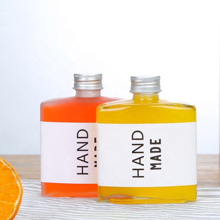 hot refillable drinks packaging 250ml 8oz Reusable Clear glass bottle with cap for milkshakes milk tea cold pressed juice coffee