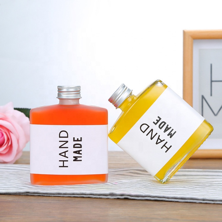 hot refillable drinks packaging 250ml 8oz Reusable Clear glass bottle with cap for milkshakes milk tea cold pressed juice coffee