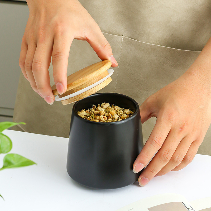 hot sale Ceramics dampproof storage bottles & jars with lids durable & tight seal