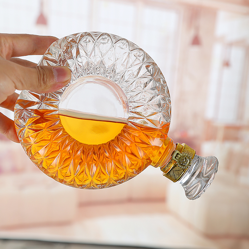 in Bulk Unique Empty Glass Wine Bottle 200ml 375ml 500ml 700ml 750ml Luxury Clear Glass Bottle with Screw Cap
