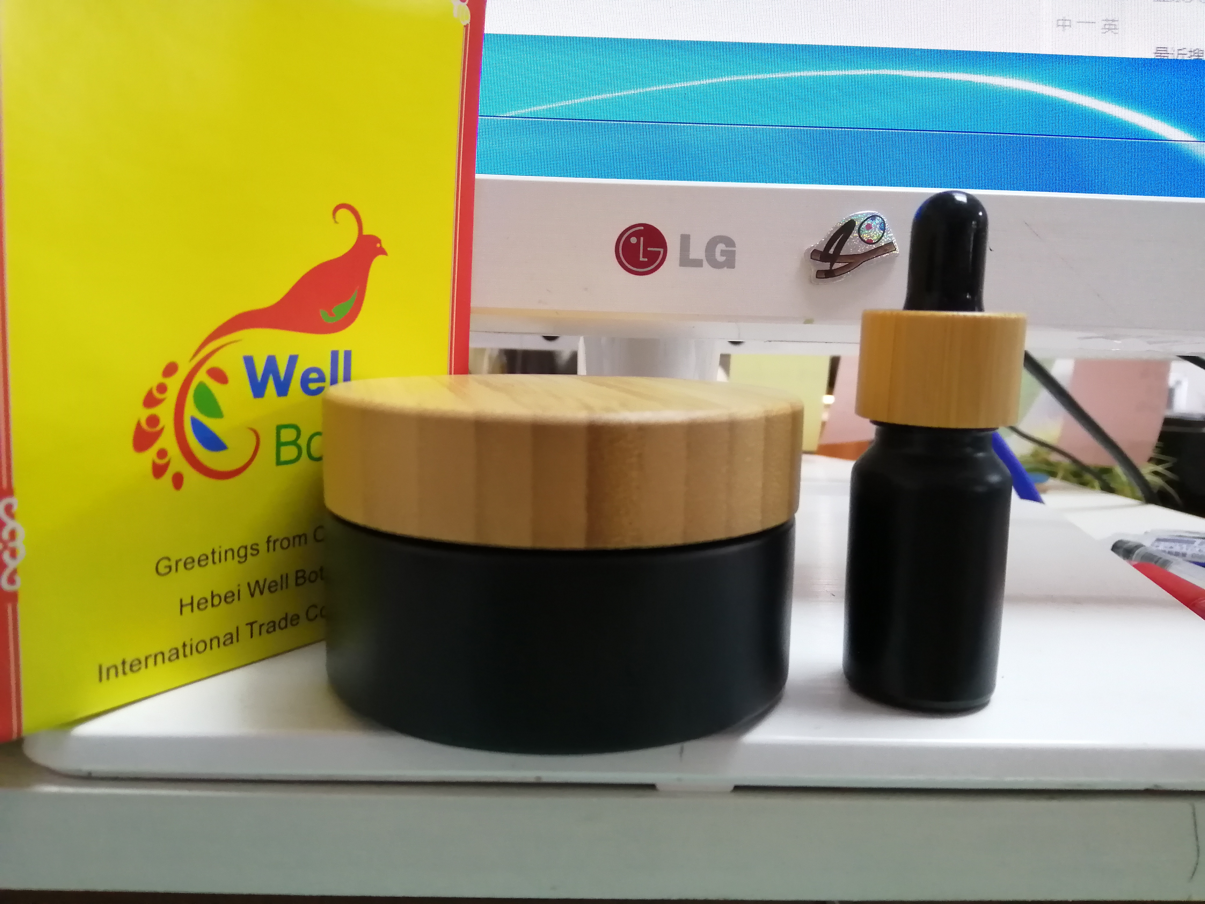 in stock 10ml 10g 15g 30g 50g 100g 4oz clear black glass bamboo lid cosmetic jar frosted glass jar with bamboo lid BJ-124A