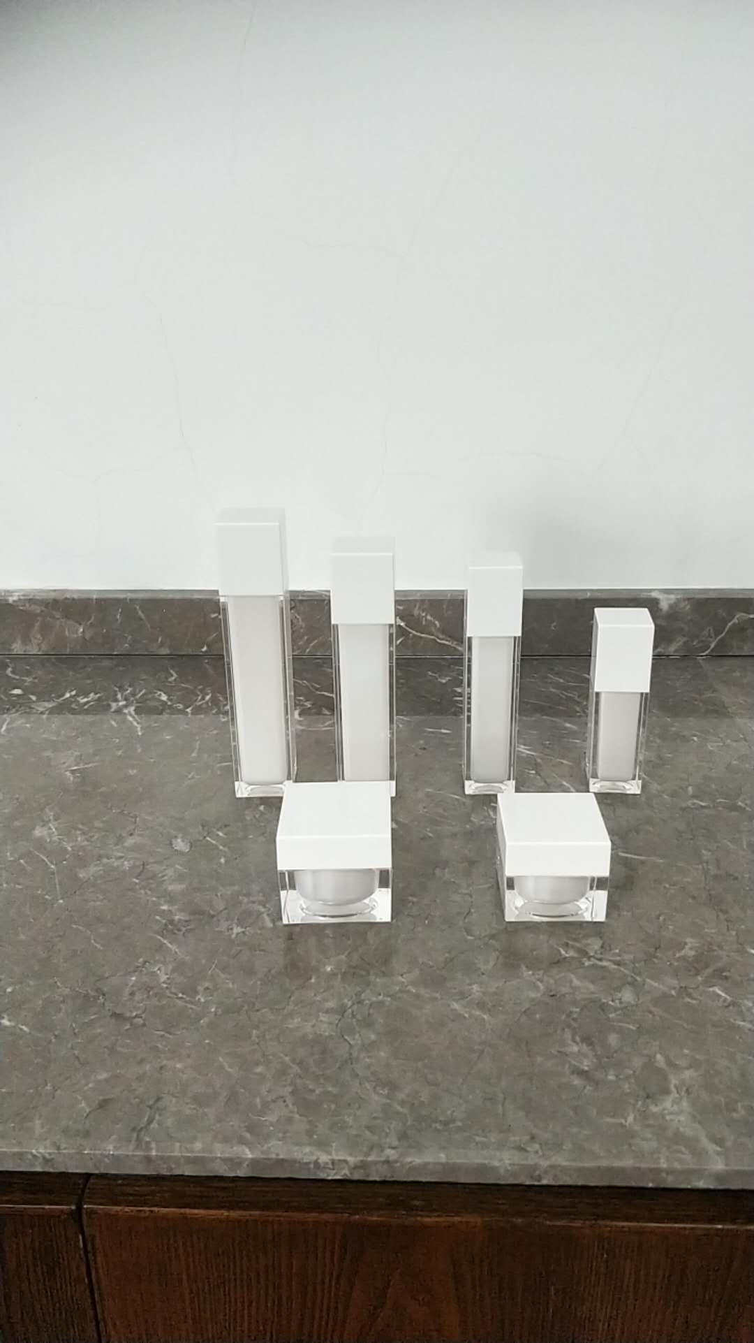 luxury acrylic cosmetic bottle plastic manufacturing cosmetic bottle for lotion