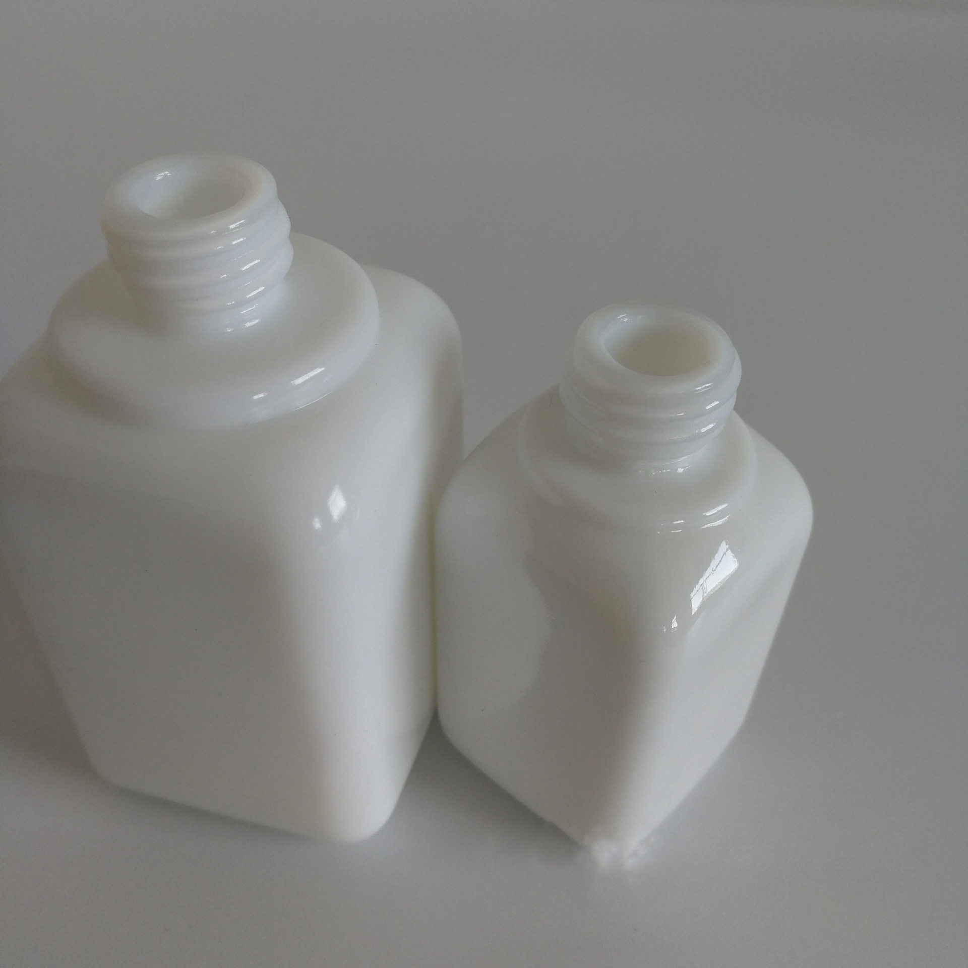 luxury cosmetic packaging 30ml 50ml white glass ceramic squared CBD serums essential oils dropper bottles with bamboo rubber top