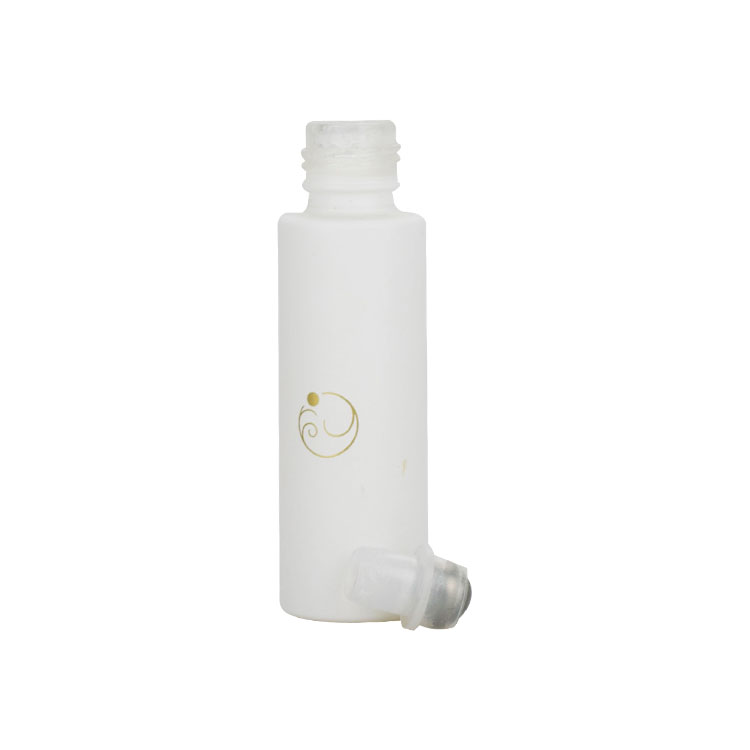 matte white cosmetic essential oil roller bottles 10ml 15ml lip oil container roll on with bronze gold lid