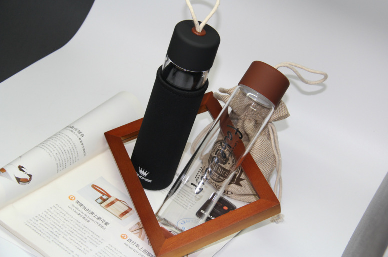 new design 500 ml custom print borosilicate personal glass water bottle with neoprene cover