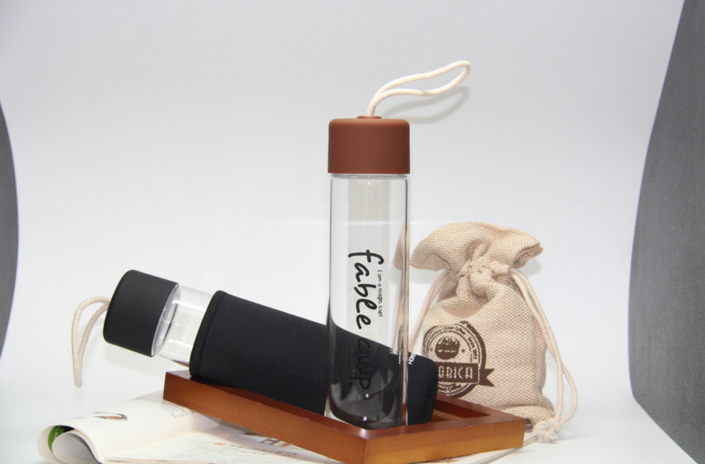 new design 500 ml custom print borosilicate personal glass water bottle with neoprene cover
