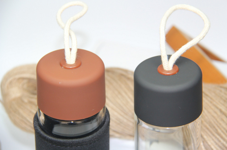 new design 500 ml custom print borosilicate personal glass water bottle with neoprene cover