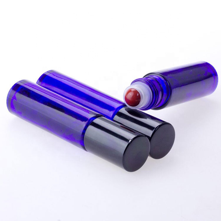 new design cosmetic sample package amber blue glass bottle perfume oil 10ml with jade roller