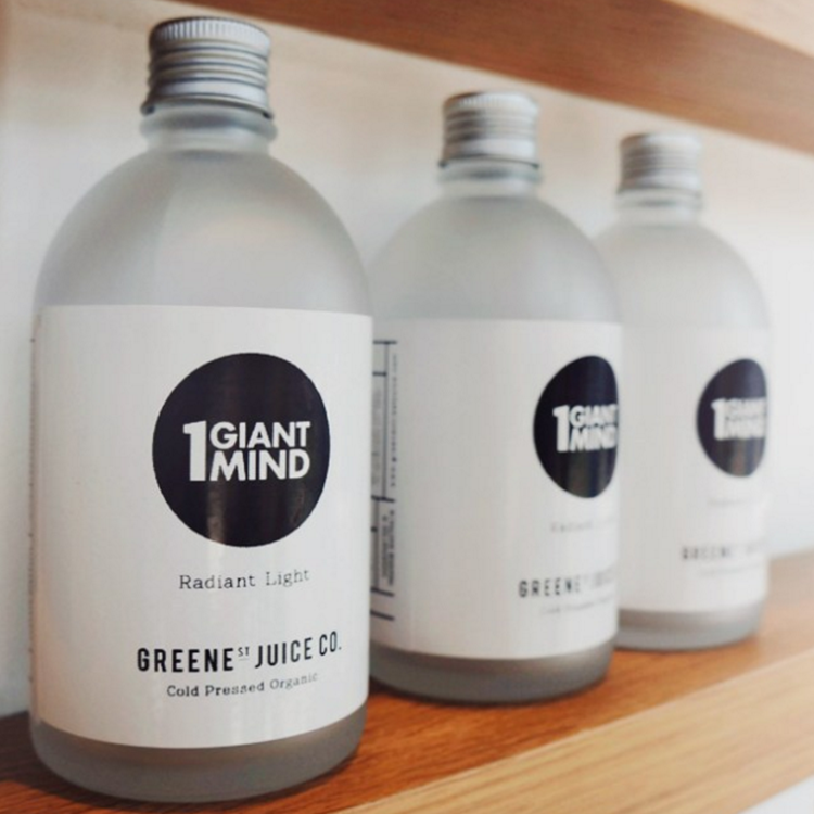 round new design portable water coffee cold juice beverage glass bottle with custom cap BPA free tritan 270ML350ML500ML