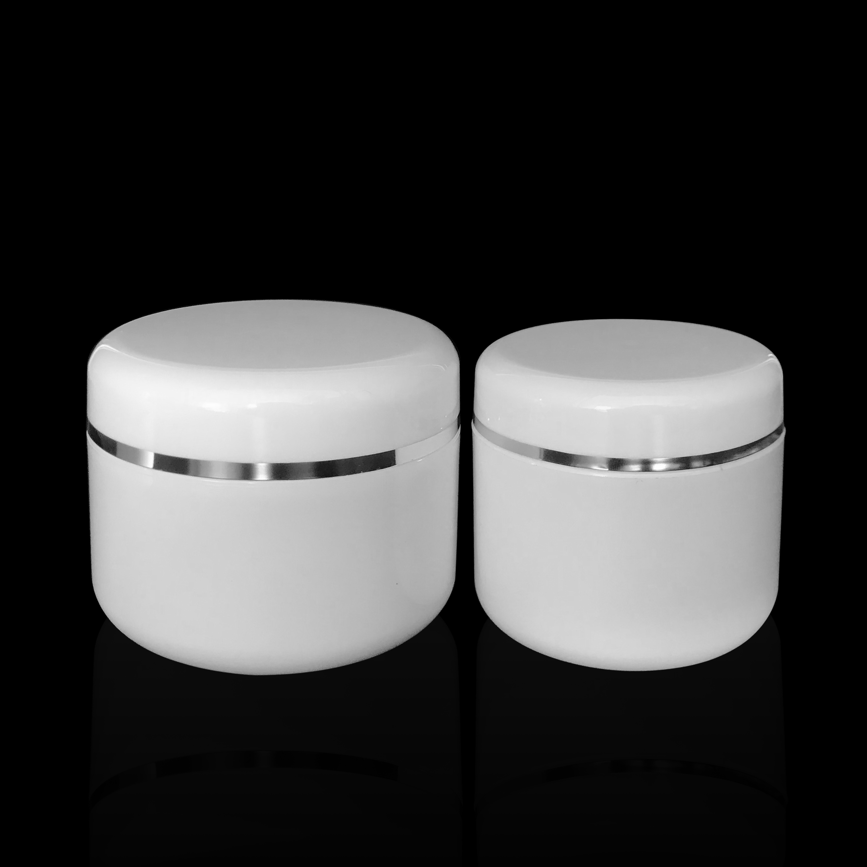 stock 150 pp White cream jar with silver edge or Skin cream packing Cosmetic packaging
