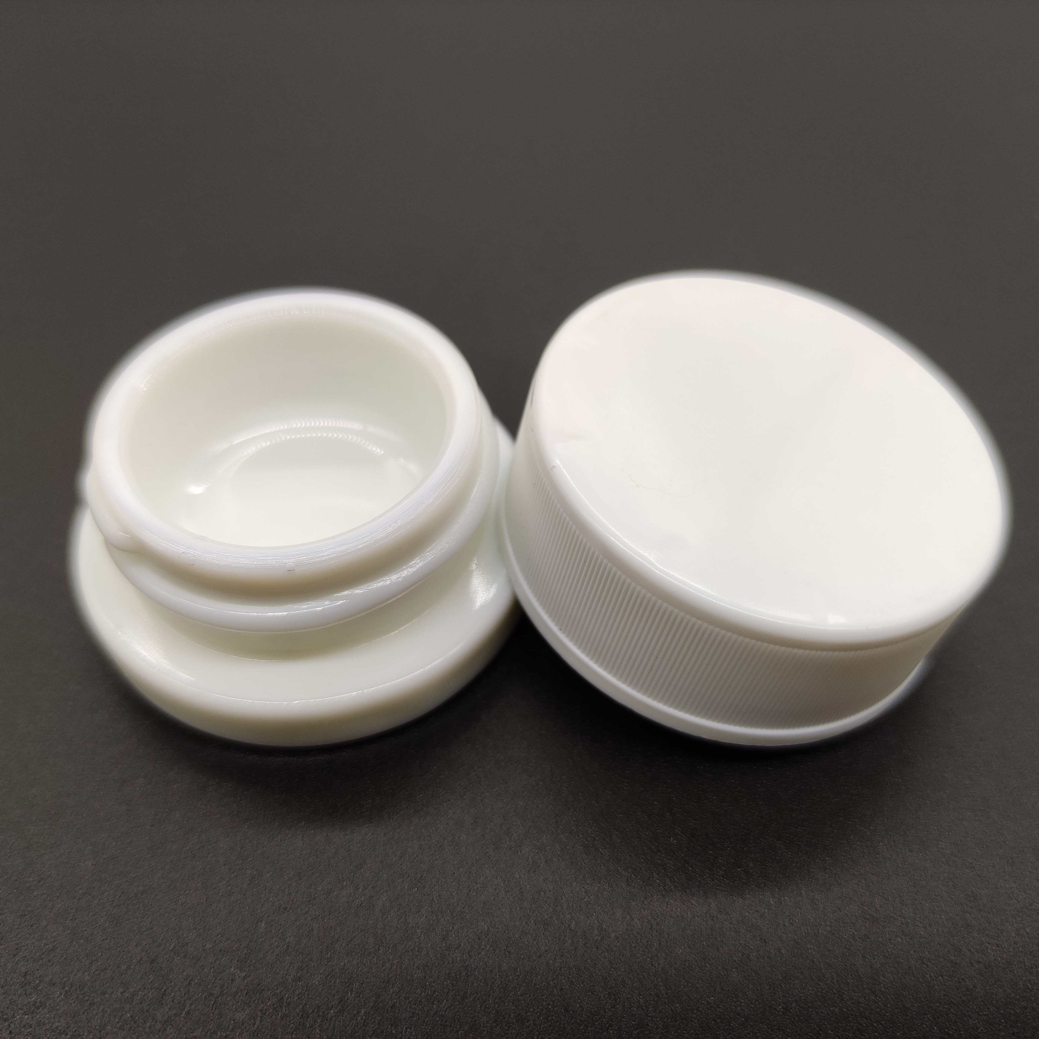 stock 3ml 5ml 7ml 9ml luxury white glass shatter jar custom uv CBD concentrate dab wax jar with screw CR lid herb container