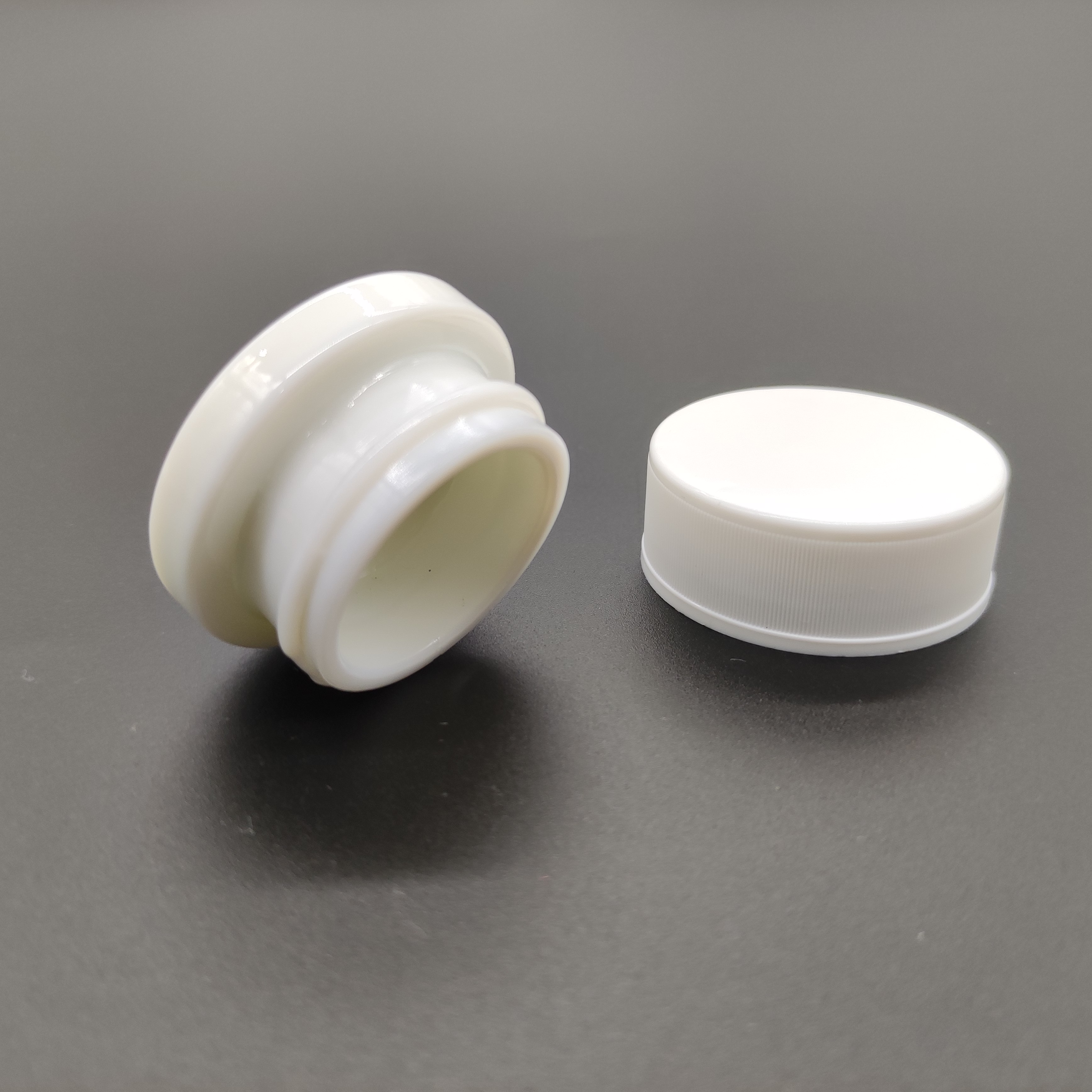 stock 3ml 5ml 7ml 9ml luxury white glass shatter jar custom uv CBD concentrate dab wax jar with screw CR lid herb container