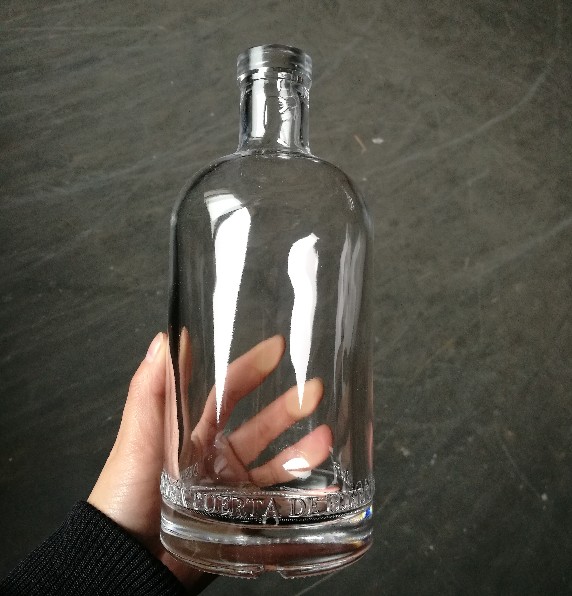 unique design light blue color vodka 700ml glass bottle with stopper