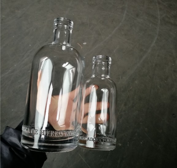 unique design light blue color vodka 700ml glass bottle with stopper