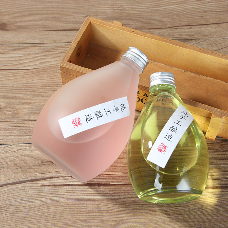 water droplets shape 280ml 350ml 500ml clear or frosted glass beverage bottle with screw cap