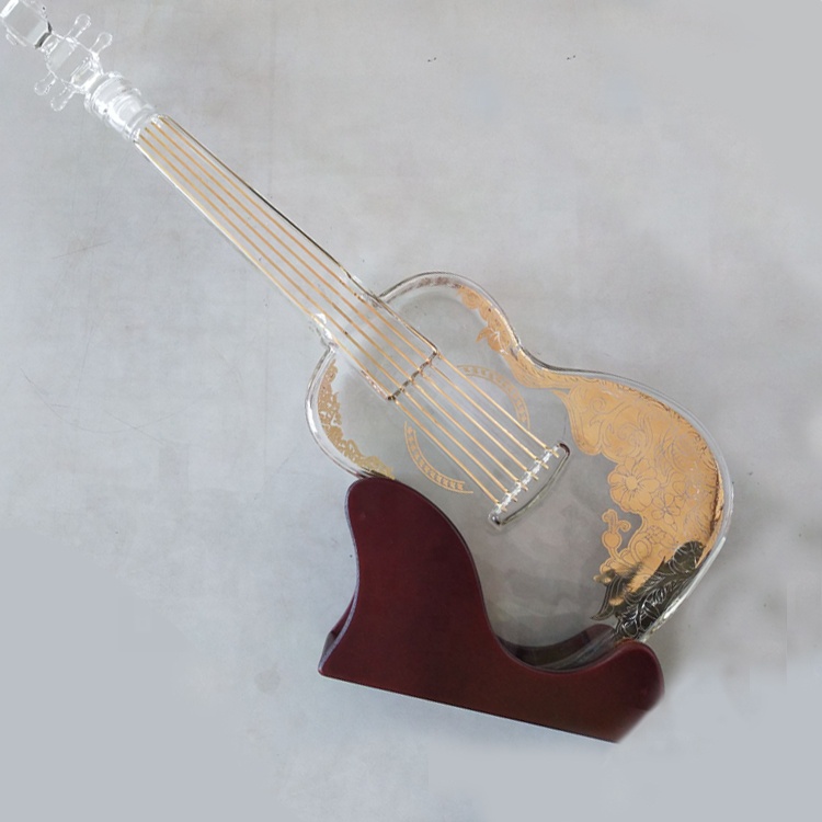 whisky vodka guitar shaped glass decanter with wooden base