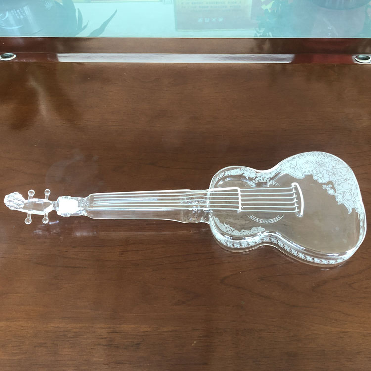 whisky vodka guitar shaped glass decanter with wooden base