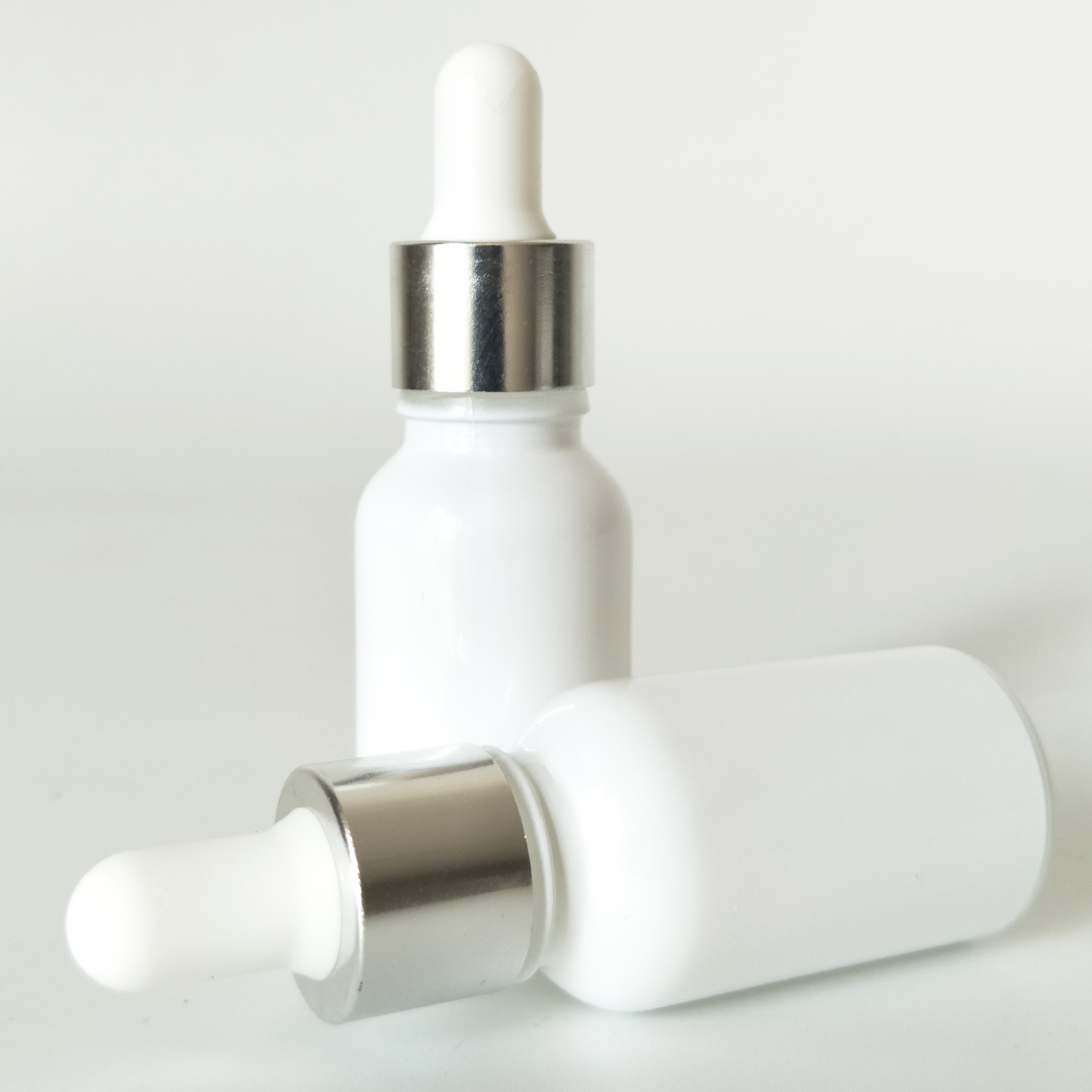 wholesale 15ml shiny white empty dropper glass bottle 30ml essential oil glass bottles
